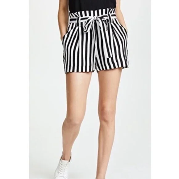 L’AGENCE Alex Black/White Striped Short size 2 Like New - Picture 4 of 5